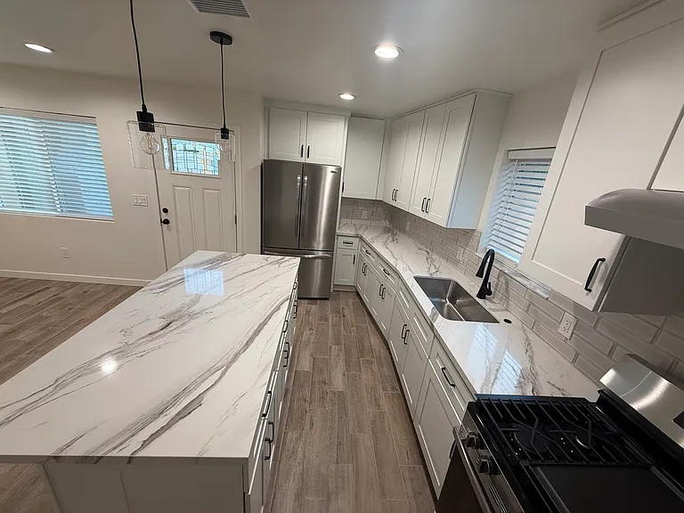 6458 N Creighton Cir — Photo 4