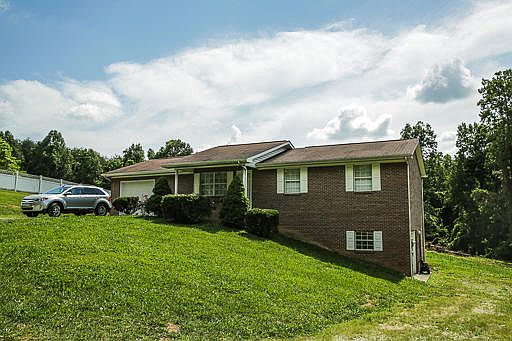 2nd image of 723 Woodland Dr