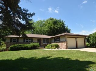 2409 S Elmwood Ave, Sioux Falls, SD 57105