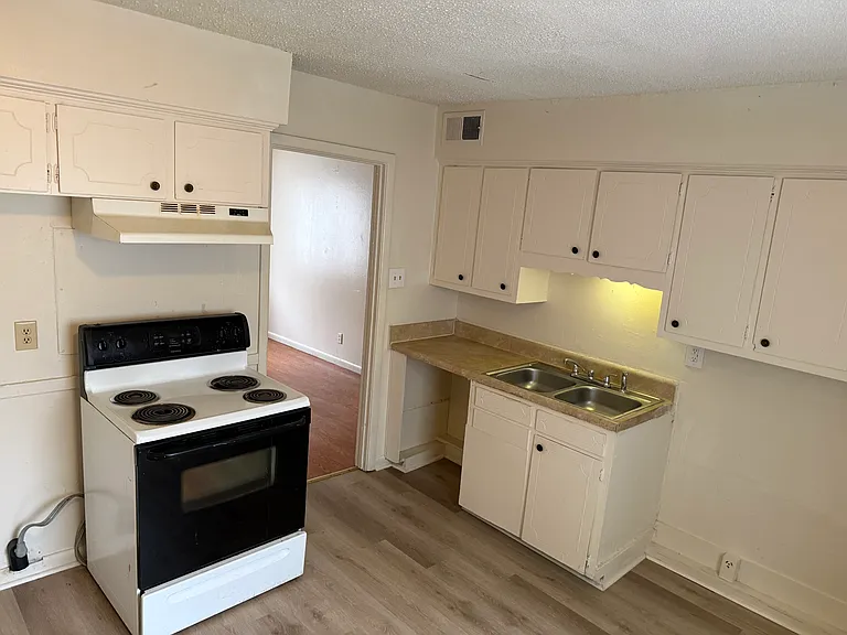 111 Espejo St #8 — Photo 5