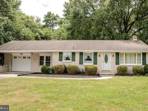 1848 Smith Station Rd, Spring Grove, PA 17362