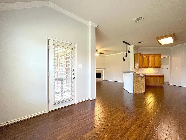 1418 Kingsley Dr — Photo 10