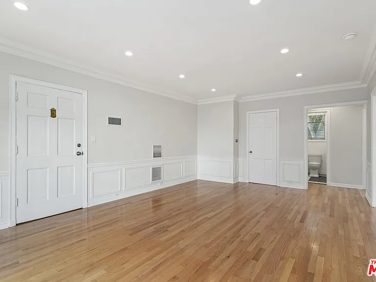 9768 W Olympic Blvd — Photo 4