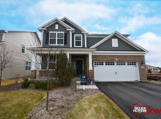 15 Palisades Blvd, Hawthorn Woods, IL 60047