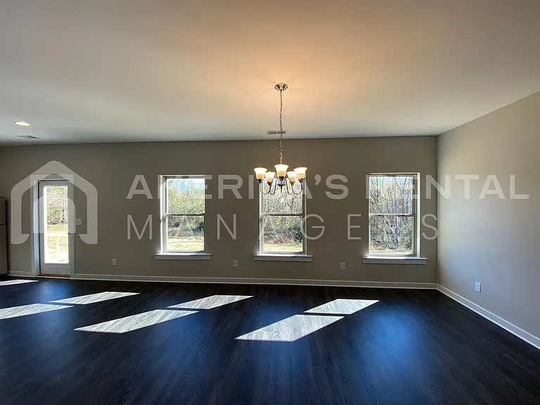 145 White Oak Cir — Photo 8