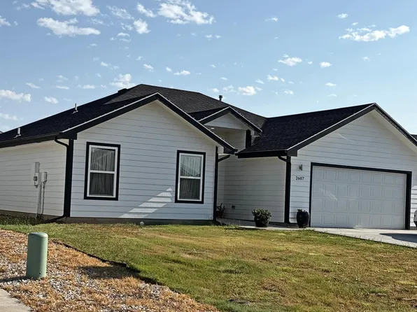 2607 Maize Ct, Hays, KS 67601