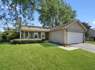 351 Juniper Ct, Carol Stream, IL 60188