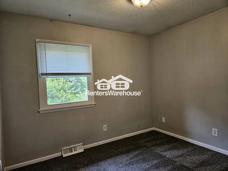 3310 SE 5th St — Photo 5
