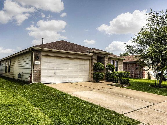 3rd image of 20506 Hillsdale Park Dr