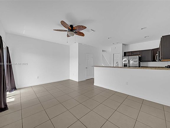 3rd image of 568 SE 32nd Ave #568