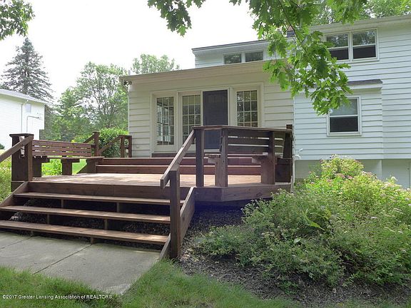 3rd image of 5815 Grand River Dr