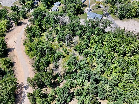 3rd image of 2 E Greenwood Rd