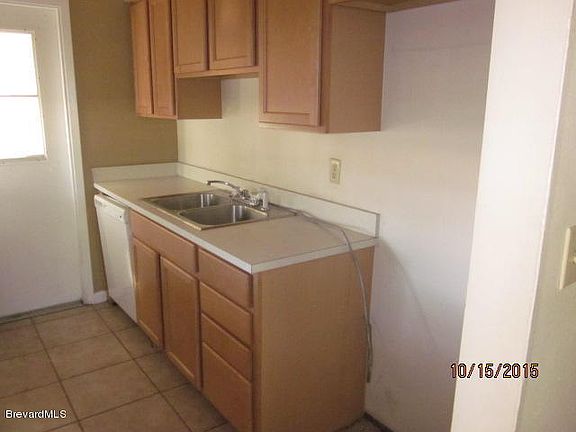 5th image of 410 Dahlia Ave