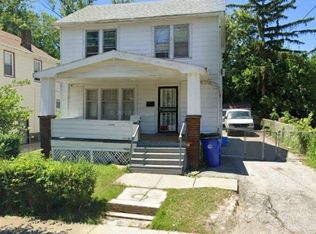 878 Alhambra Rd, Cleveland, OH 44110