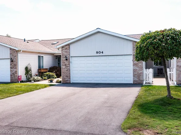 804 Crystal Ln, Marysville, MI 48040