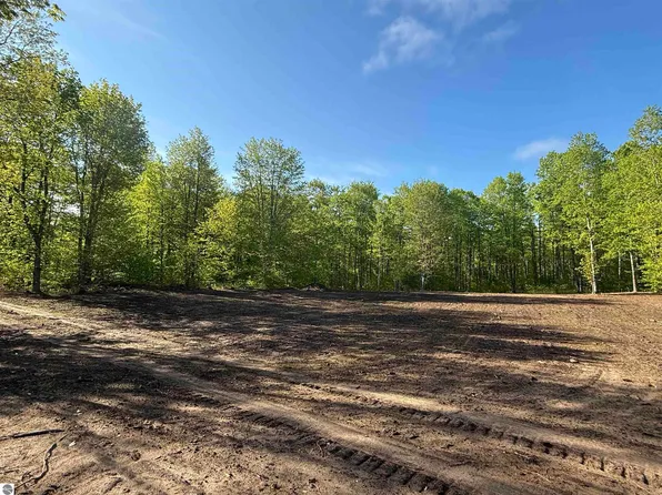 1128 E Solaris Way #B8, Maple City, MI 49664