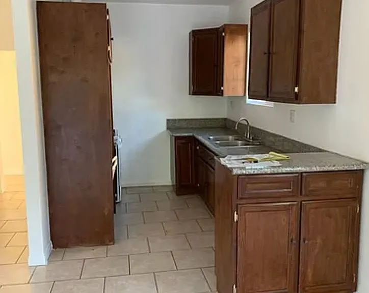 439 N Mountain View Ave — Photo 1