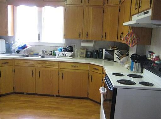2nd image of 423 1st St E