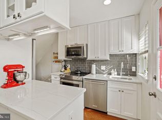 2878 S Buchanan St, Arlington, VA 22206