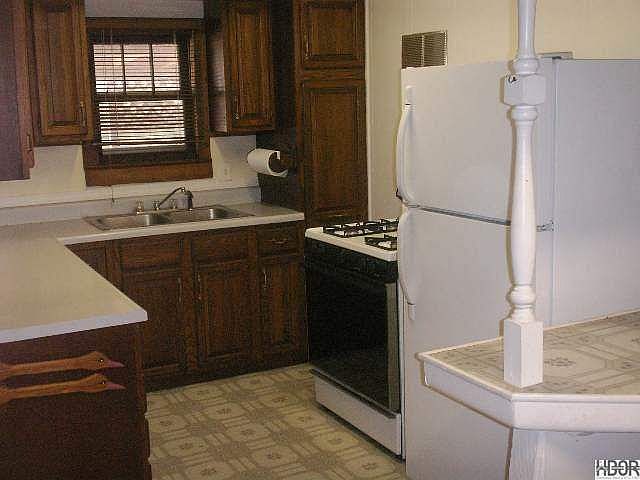 2nd image of 203 W Van Buren St