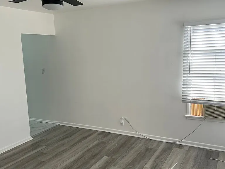 Evans Apartments — Photo 69