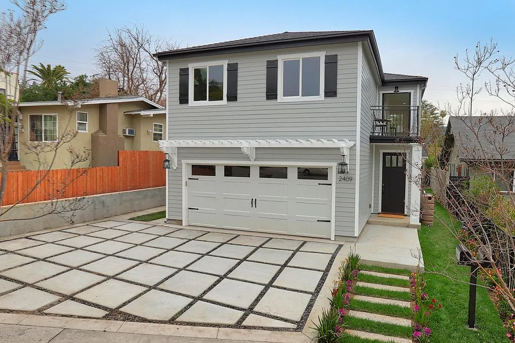 3 bed, 2.5 bath, 1700 sqft, $6,100 — Photo 1