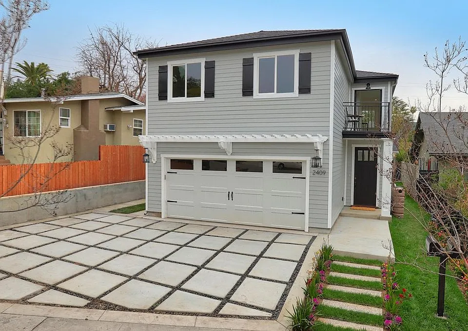2409 Langdale Ave