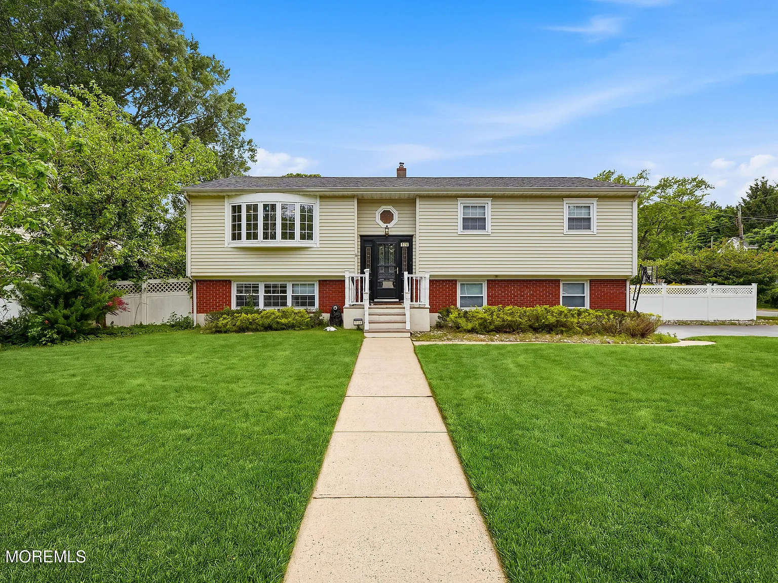 6 bed, 2440 sqft, $3,500 — Photo 3