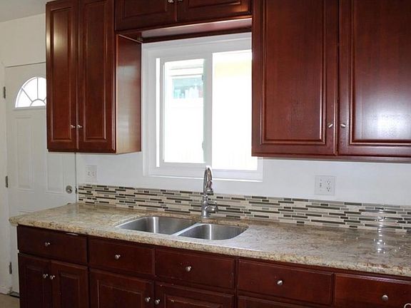3rd image of 15161 Pimenta Ave