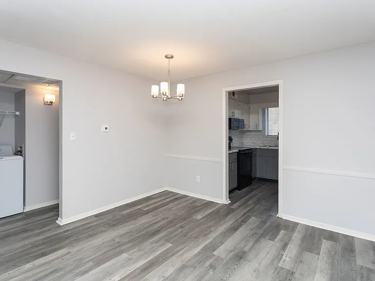 Fairview Court Apartments — Photo 16