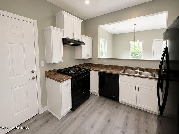 5th image of 440 Pine Cliff Road