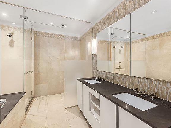 5th image of 255 E 74th St APT 14B