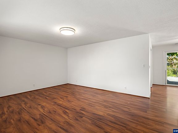 4th image of 427 Wilshire Dr N