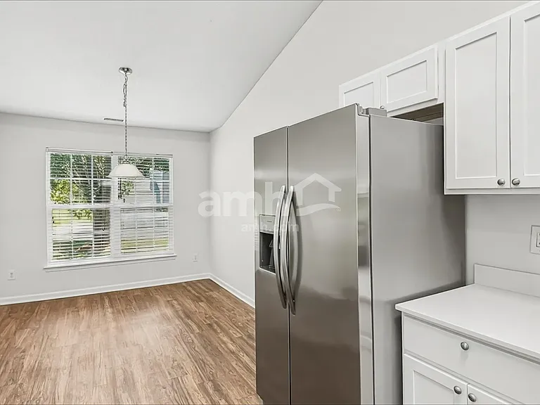 10921 Gardenia St — Photo 4