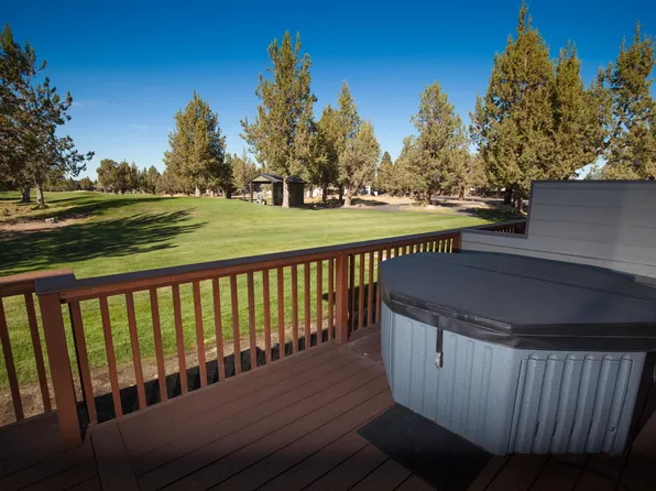 1140 Golden Pheasant Dr, Redmond, OR 97756
