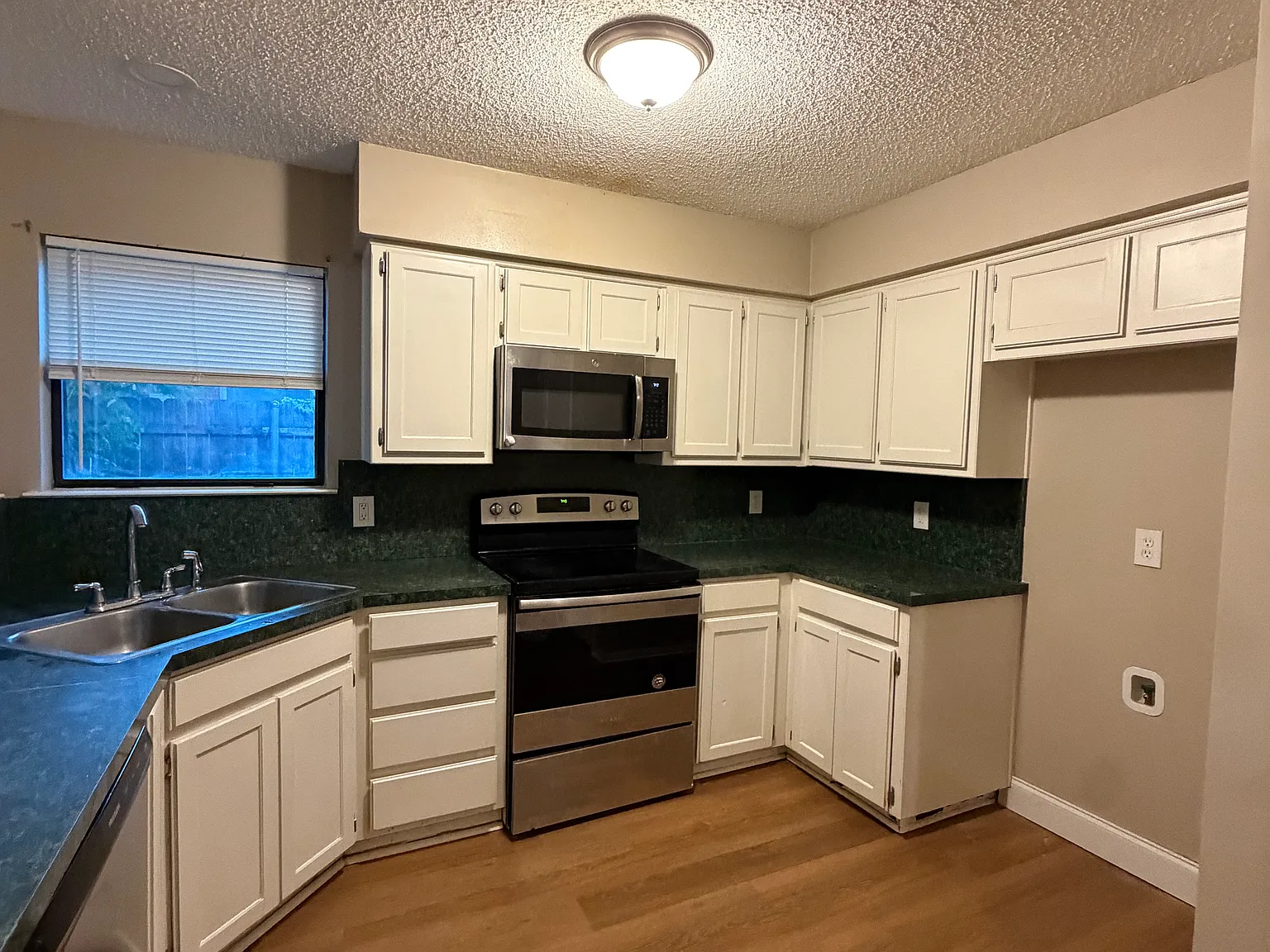 3 bed, 1780 sqft, $2,130 — Photo 3