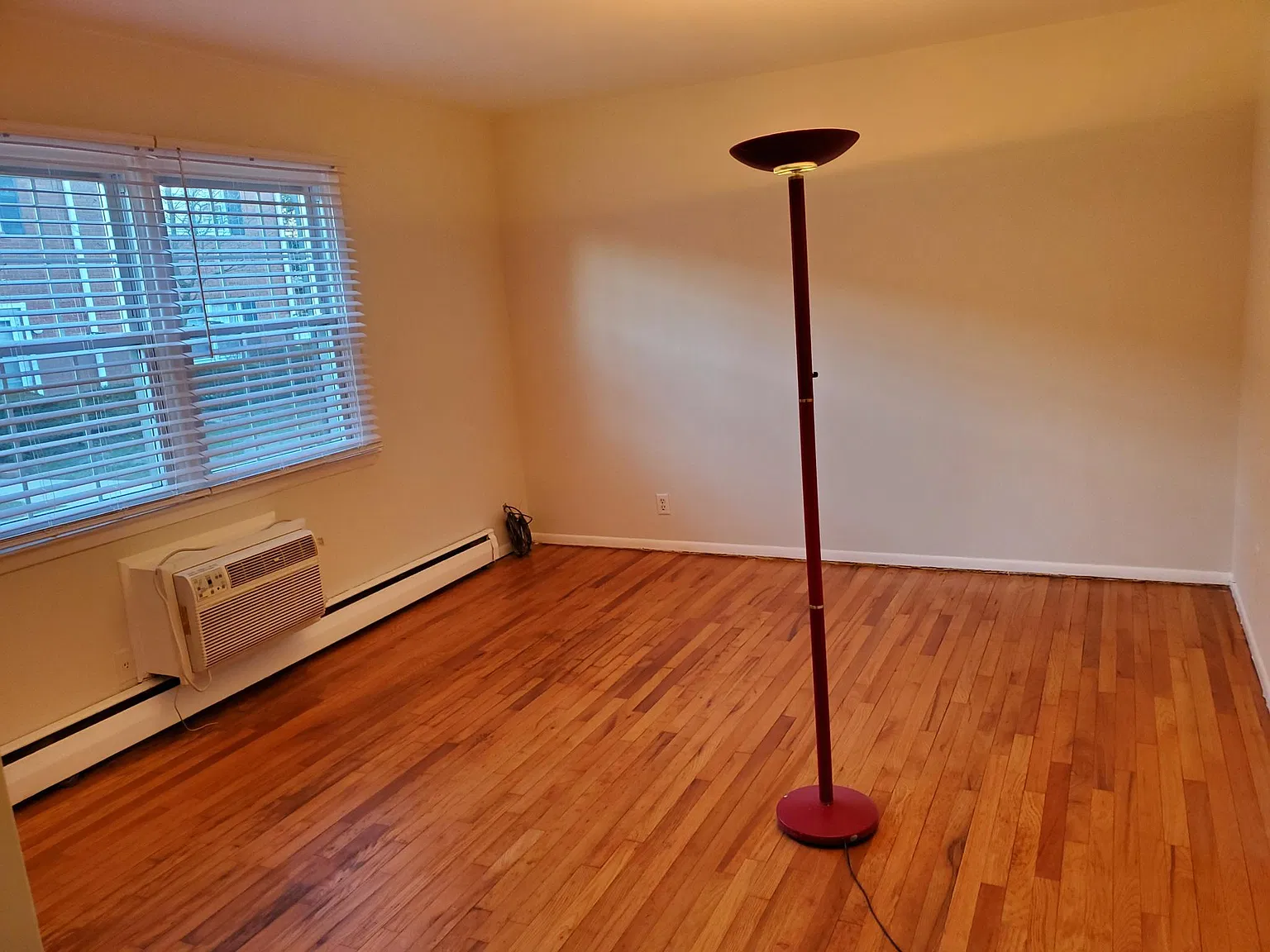 1 bed, 700 sqft, $2,400 — Photo 2