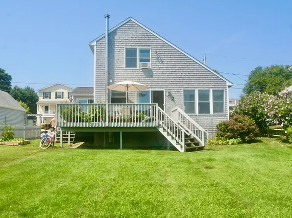 15 Anawan Ave, Narragansett, RI 02882