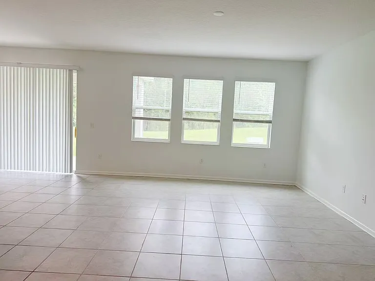 16493 Champlain St — Photo 9