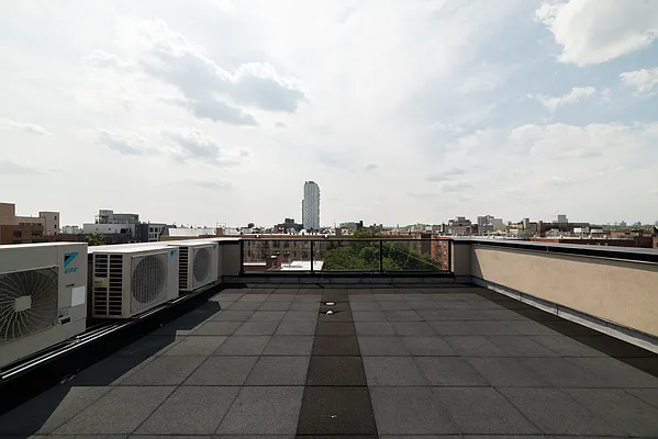 Rented by Twin Group | media 38