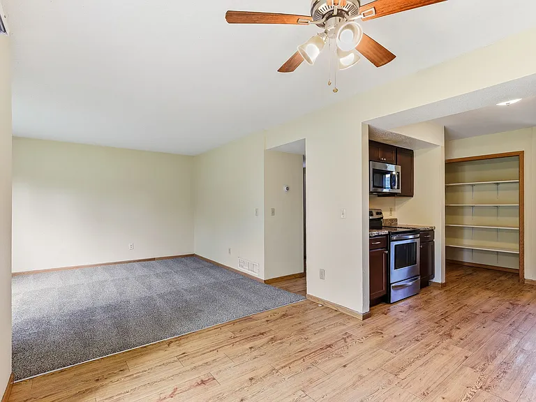 Victoria Townhomes — Photo 6