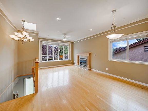 3rd image of 1140 Hazelton St