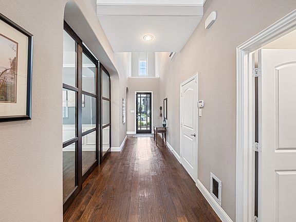 4th image of 2413 Kingsgate Dr