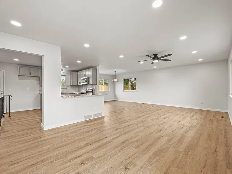 3018 Roche Dr N — Photo 3