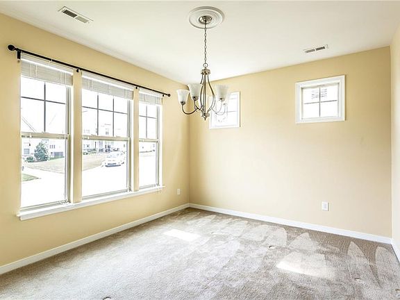 4th image of 412 Diamond Creek Dr