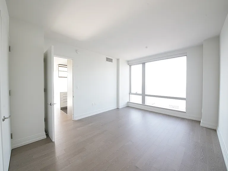 555 10th Ave #52B — Photo 5