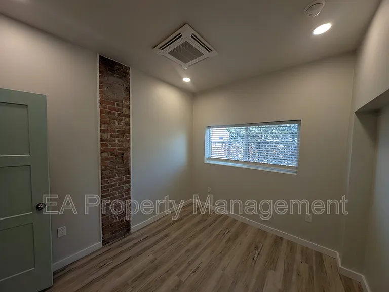 816 1/2 13th St NW — Photo 8