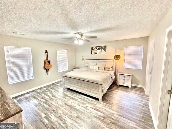 5th image of 271 Thomas Cir