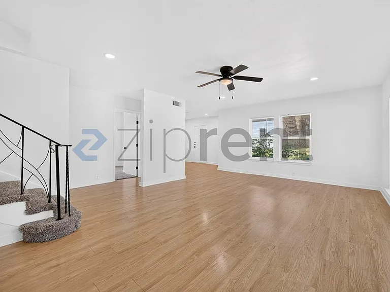 1319 Lynn Haven Ave — Photo 4