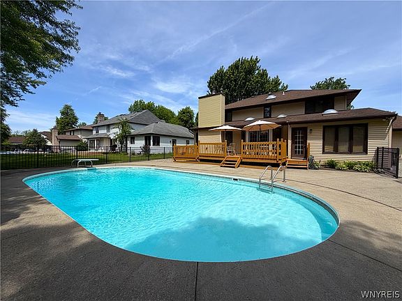 3rd image of 195 Randwood Dr